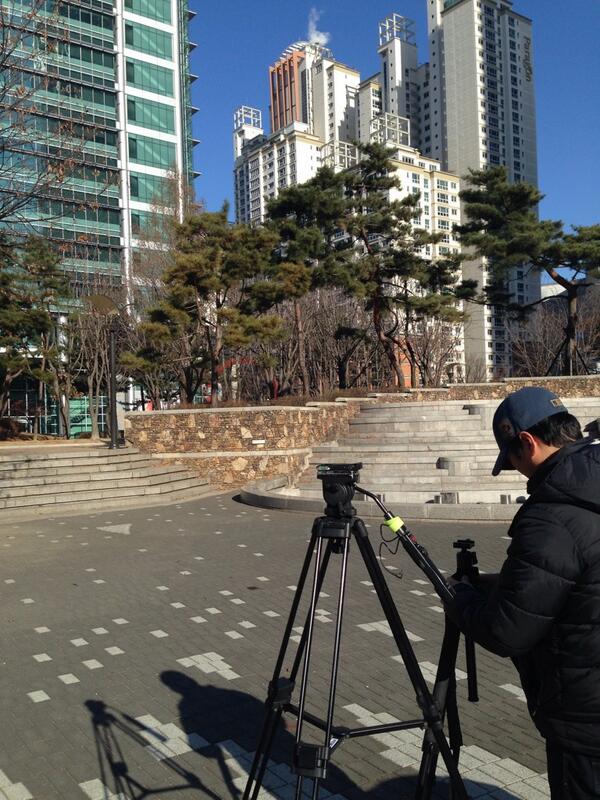 andy8331's tweet photo. 제가 인터뷰했어요... ㅋㅋㅋ “@Takeoff301: http://t.co/k96RFclabK 힘내세요!  RT @andy8331: 인터뷰따러 잠깐 나왔는데 겁나 춥네 ㅠㅠ http://t.co/6zpVzLWipE”