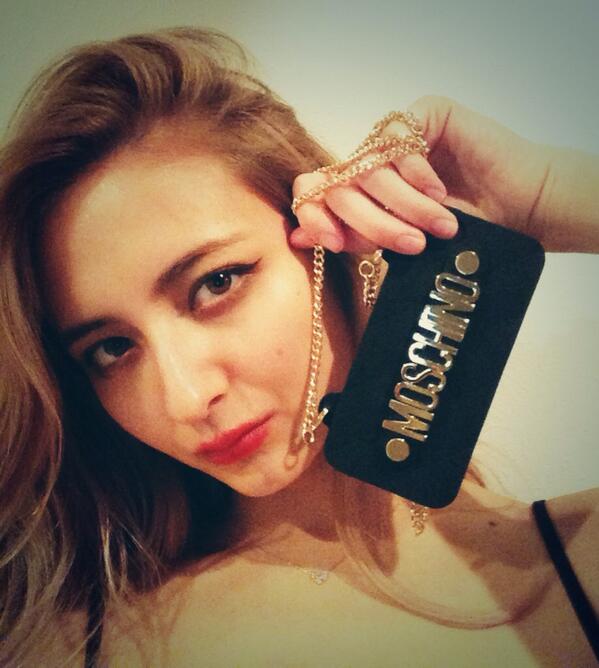 Elli Rose בטוויטר Faline Tokyo から Moschino のiphoneケース プレゼントされました いつもありがと Http T Co 0n8exfmma2