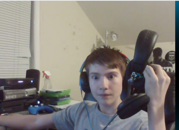 FaZe_Rain's tweet photo. Me : What Headphones are those?
Bloo : DJ headphones used to have turtle beaches but you know I hitmarkered a multi. http://t.co/OaoY2A7IV4