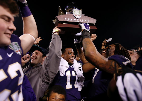 BrianRWagner's tweet photo. Great shot of @KeithPrice17 and @ST7_ERA w/ #FightHungerBowl trophy. Game photo gallery: http://t.co/wQtERuC77p http://t.co/huZ4EUGxCf