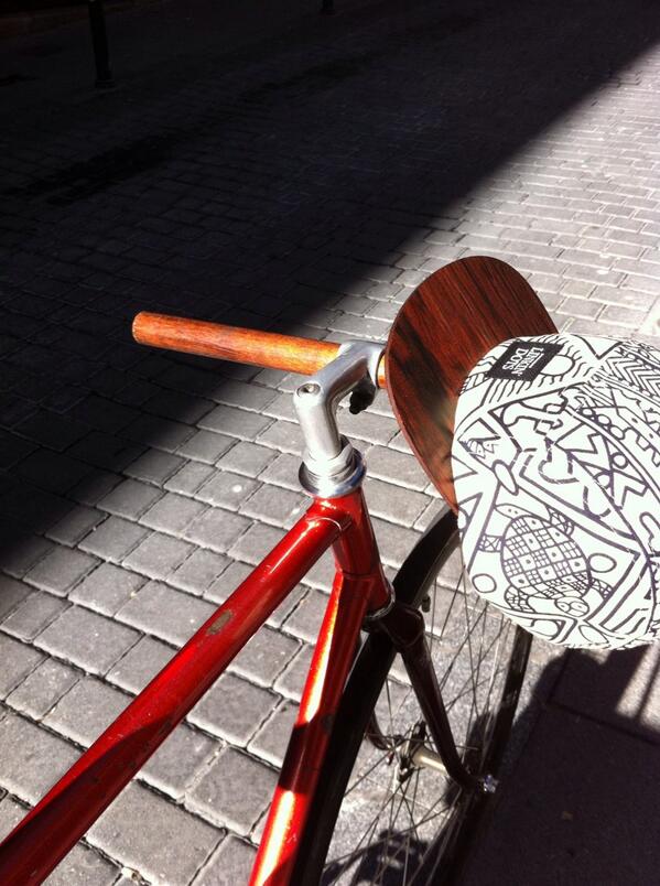 LaTiendaGorras's tweet photo. LINKIN' DOTS @linkindots #wooden #wood #5panel #handmade #madrid #backtolife http://t.co/lJ5sse6OvR