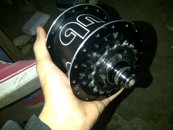 abenksepeda's tweet photo. Dijual hub chub include cog n lock murmer http://t.co/lKG4ywZaF8