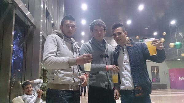 Borachera kon los konpiss enla sala rex!!! Ajajaja