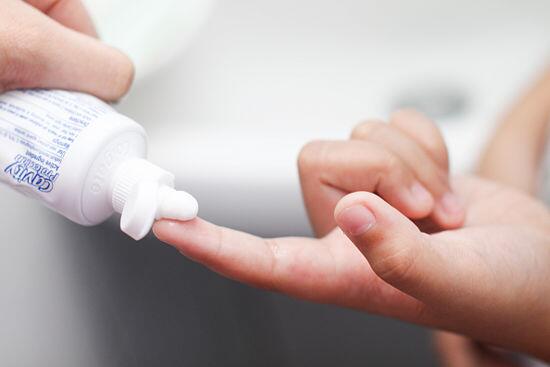 DENTISTwit's tweet image. Pasta gigi dpt menyembuhkan jerawat ? 100% MITOS. Justru mengoleskn pasta gigi pd kulit bisa membuatnya teriritasi.