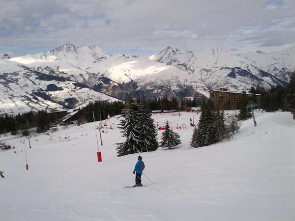 SimonMAtkinson's tweet image. Critical Mass? 55% of adult slope users in Les Arcs are now wearing helmets #ski #randomsampling #uselessfacts