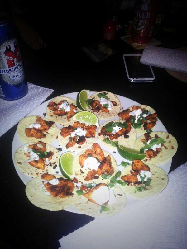 Szwoei's tweet photo. Mini Taco Appetizer. Big Night ahead! @_yaennu @IvanG_19 http://t.co/4M1Kc4054G