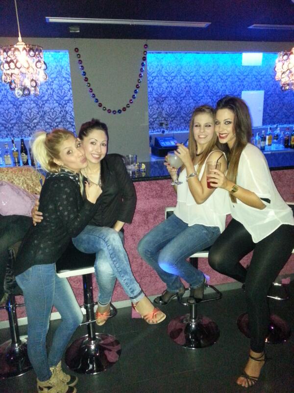 taniamau's tweet photo. Quiero muchisimo a estas petardas!! Me dan noches,  risas y momentos especiales @silviki1 @cristimarin25 http://t.co/jSxiW2Opja