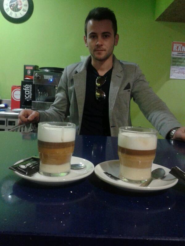 YoliiAseecaas's tweet photo. Vaya cafelicos buenos hace el menda #Killo  @SMompean http://t.co/fGAalU0DII