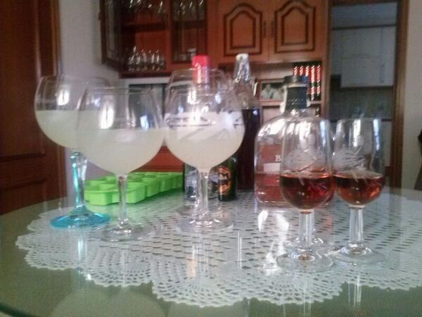 maria_bdo's tweet photo. Y ahora las copazas no hay comida de empresa sin un buen copazo @cris_rodrigz @miriamgq9 @Paula_FB http://t.co/VqXm8Zg9e3
