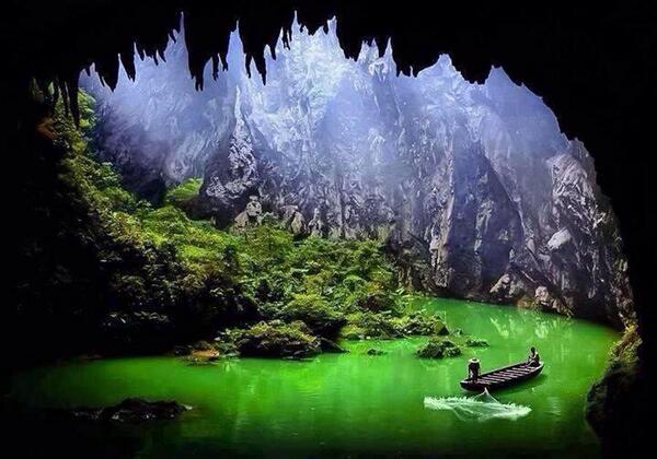 worldpics_fr's tweet photo. Une grotte en Chine http://t.co/rWZJ0IujGl