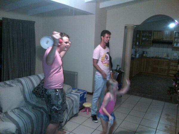 scoddy07's tweet photo. @fungi__ and @c_vanr getting dominated by 6 year old Jamie! http://t.co/9V1xtZ7kqE