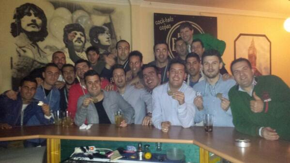 davidalejo09's tweet photo. Lo mejorcito de cada casa @ElQuintoBeatles #losdesiempre http://t.co/XfUfsF0wi0