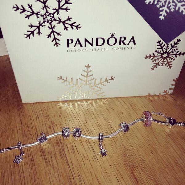 PANDORA_NA's tweet photo. Absolutely beautiful! RT @x_ethomson: @PANDORA_NA love my new charms! ❤️ #pandora #moneybag #pinkbead #star http://t.co/6zSrno7Iox