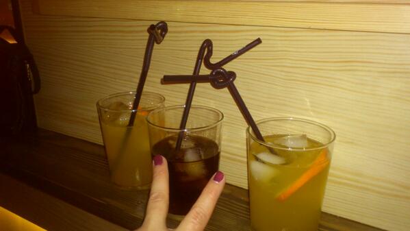 _rosamaria_sn's tweet photo. Quien es quien?? @Rociola_86 @mjoseramos27 http://t.co/SF5kh1CWie