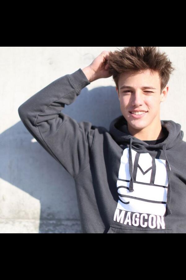 O2L_Obsessed_'s tweet image. Can you be under my Christmas tree next year pls @CameronDallas