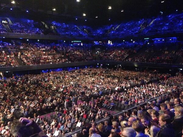 PlanetEarth_NL's tweet photo. Een hele volle @ZiggoDome , klaar voor de tweede voorstellng!! http://t.co/l6Roj1kCZ2