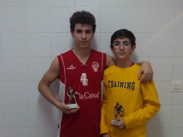 4_aaron4's tweet photo. Bueno ya se a terminado el torneo de navidad http://t.co/COupuQme91