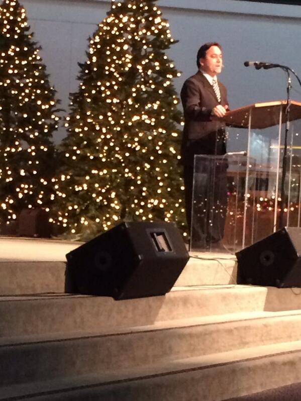 CoronaSDA's tweet photo. Pastor @gildelvecchio speaking about the 10 lepers. http://t.co/cw1M2EXfS6