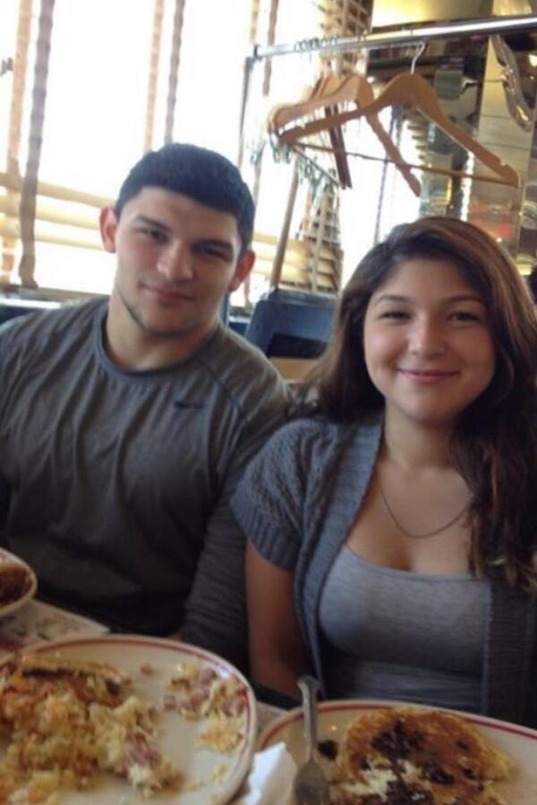 NovoaAustin's tweet image. Eating with family!