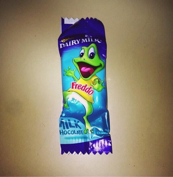 Lukesunicornxo's tweet image. @AlfredoFlores FOLLOW ME OR ILL EAT YOU #Afredo1000  #freddobar #lol