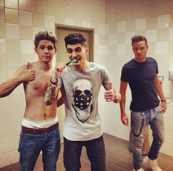 bizzlenarry tweet picture