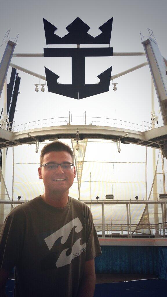 Cruiserccl's tweet photo. I'm excited to be back aboard @RoyalCaribbean's Oasis Of The Seas for a special 6 day New Years #cruise! http://t.co/R9iQn6ACfR