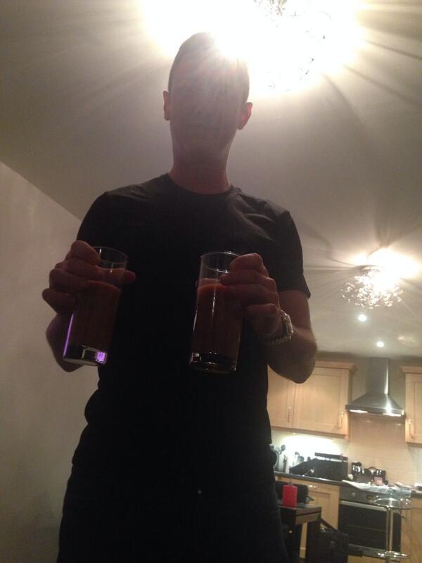 So @mispark_dempsey has no mugs so I am making tea in glasses lol