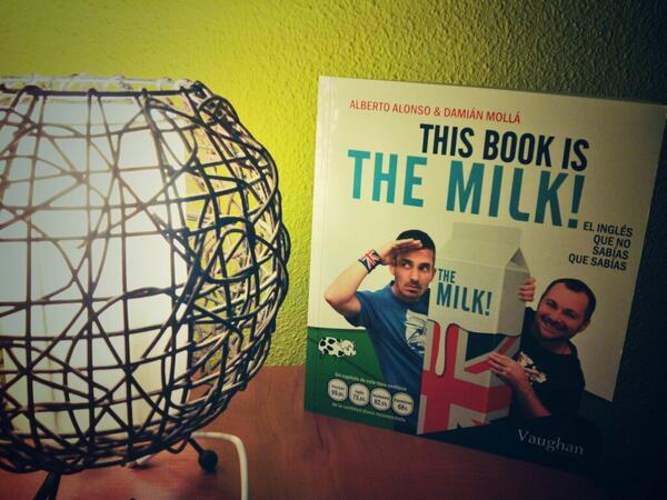 oscaranta's tweet image. Nuevo libro en la mesilla This book is the milk gracias a papa noel @imalbertoalonso