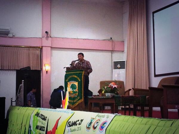 Now, pembukaan seminar Nasional Islamic Medical Fair FSKI FK Unand 2013. Kata sambutan dari Wadek 3 FK Unand