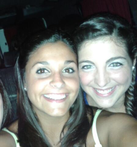 Sofidealtube's tweet photo. Camino a la gradúa @ValWortzel http://t.co/602ju6TZGz