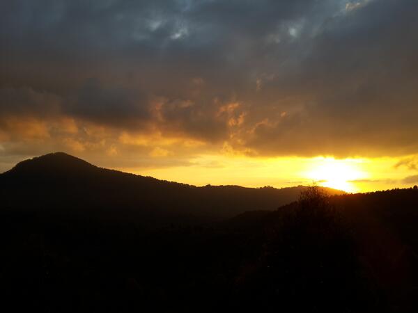 PPASadagori's tweet photo. 28/12 /13 Senja jatuh di Bandung Utara #PendidikanDasarXXXIV http://t.co/DHfZ40J01H