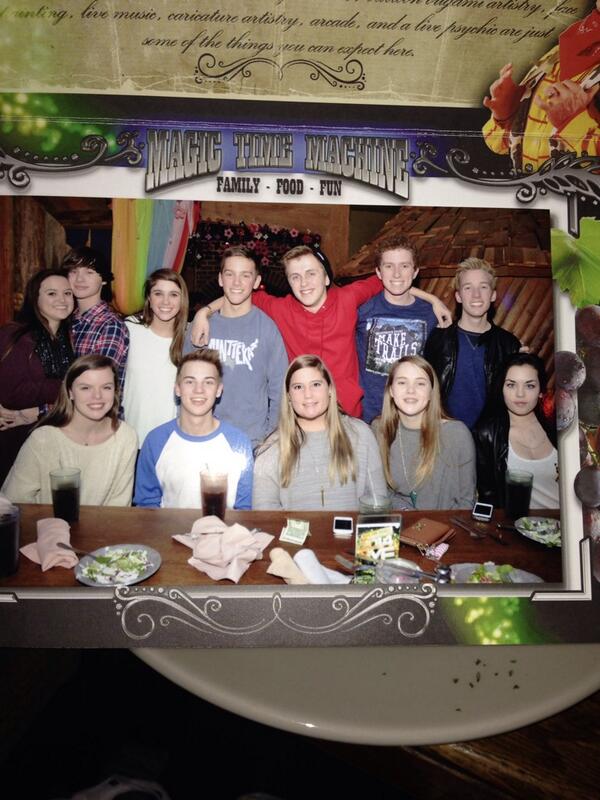 MaryBerrymann's tweet image. today&amp;gt; @bradygood14 @caseybitxch @BigDaddySowers @BarrettVlogs @CoryEzio @JacobGauthe #everyoneelse #ranchshots 🎉