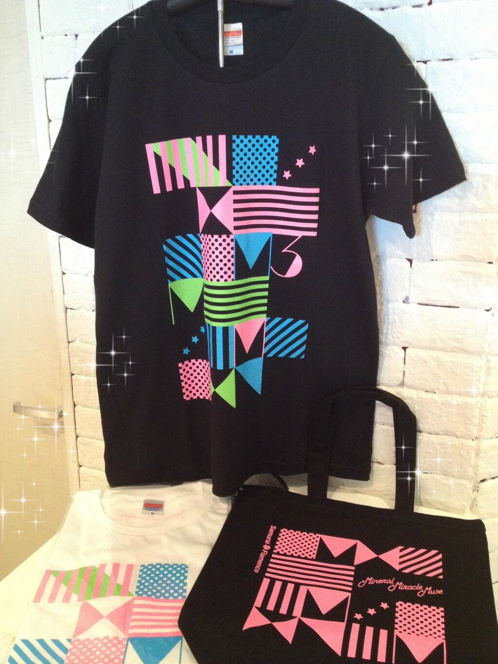 ノイタミナショップ V Twitter 台場 入荷情報 サムメンコ ミネラル ミラクル ミューズのtシャツ トートバックです 近未来的なイメージのデザインになっていて これを身につければオシャレ度ｕｐです Http T Co Qta5sj7du8