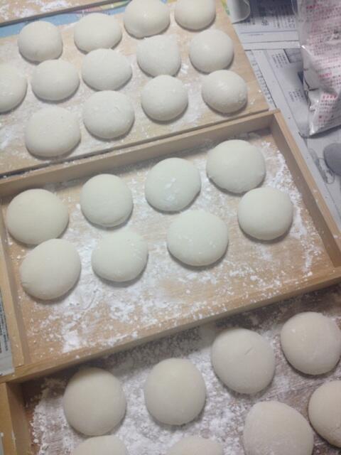 rinoco's tweet photo. 餅作り。白くて丸い…。 http://t.co/9Jh9F0Vnkk