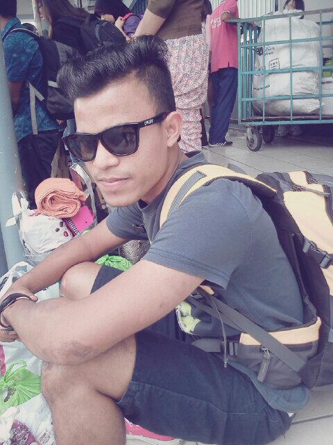 piyeh02's tweet photo. Berat ha beg..hihihi http://t.co/Pyd9MOTssg
