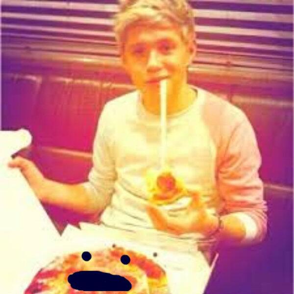 1D_Love_INA's tweet photo. niall <3 http://t.co/EgGxrZM7eG