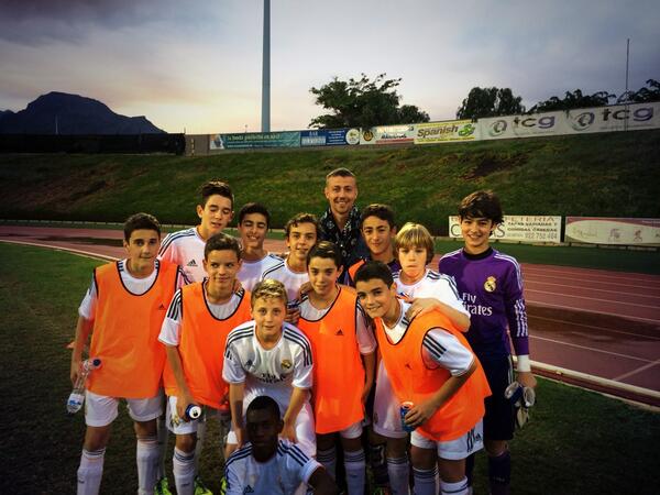 GUTY14HAZ's tweet photo. Felicitar a los infantiles del R.Madrid por su gran trabajo en el torneo de #Arona2013 ,ahora la final,SUERTE. http://t.co/cyUZz4dzKL