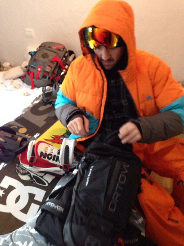 Petskilove's tweet photo. Getting ready for epic pow Day in #chamonix #grandsmontets http://t.co/BEcnvCWfxN