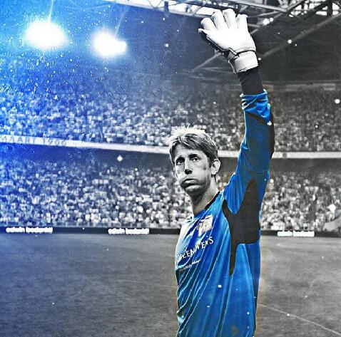 AjaxImages's tweet photo. Hoeveel retweets voor deze legende?
#RT
#Ajax #vanderSar #Keeper #Held

@vdsar1970 @AFCAjax http://t.co/IbsuxN1VIs