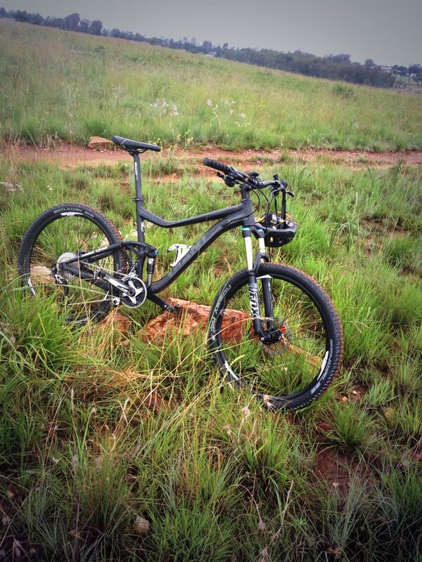 SteelisRealSA's tweet photo. It may not be steel but respect where it's due, Giant Trance 650b, amazing price, great ride, @Mr_TREAD http://t.co/GjCBSDUvME