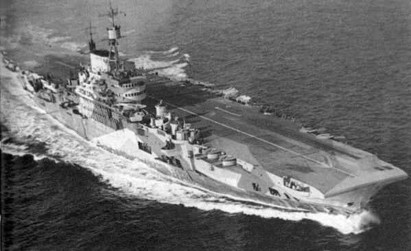 世界の軍艦bot イラストリアス級航空母艦 英 排水量237t 全長227m 速力31kt 世界初の装甲空母で強靭な防御力を誇った その代償として搭載機数が軽空母並みとなったが後の改良型では80機搭載できる 同型艦6隻 T Co G1wixif4yg 世界の軍艦bot イラストリアス級航空母艦 英 排水量237t 全長227m 速力31kt 世界初の装甲空母で強靭な防御力を誇った その代償として搭載機数が軽空母並みとなったが後の改良型では80機搭載できる 同型艦6隻 T Co G1wixif4yg