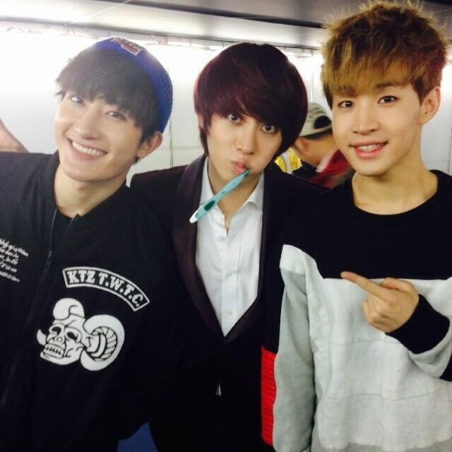 تويتر 韓流ツイッター على تويتر Super Junior ヒチョル インスタグラム更新 With ヘンリー チョウミ Http T Co Hfbzoxqpxg