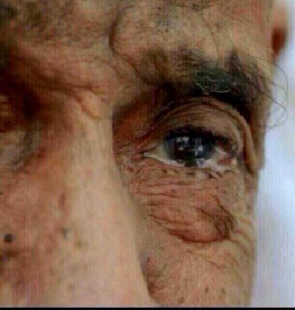 "<a href="/7zn990/">أمل ..</a>: لا تجرح من هو اكبر منك سن ولا تقاطعه انت قد تكون في مكانه يومآ ما . "