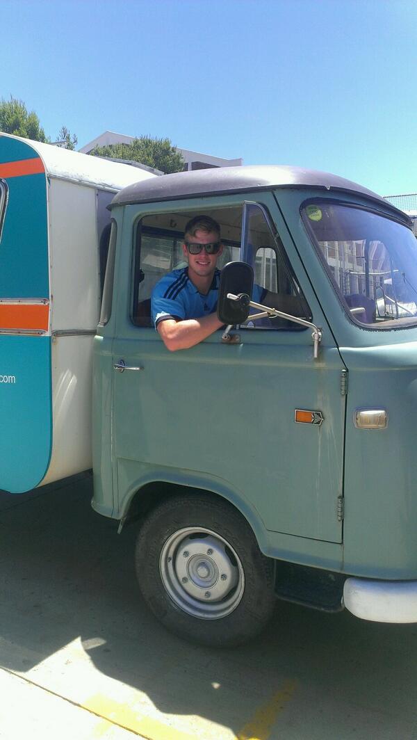 ferrpaolo's tweet photo. @Tebbs_Kitchen @IggyWP @sithole48notout @Cullie44 guys come check out tebbs kitchen at camps bay beach. Free for all http://t.co/J6dCGB5mwU