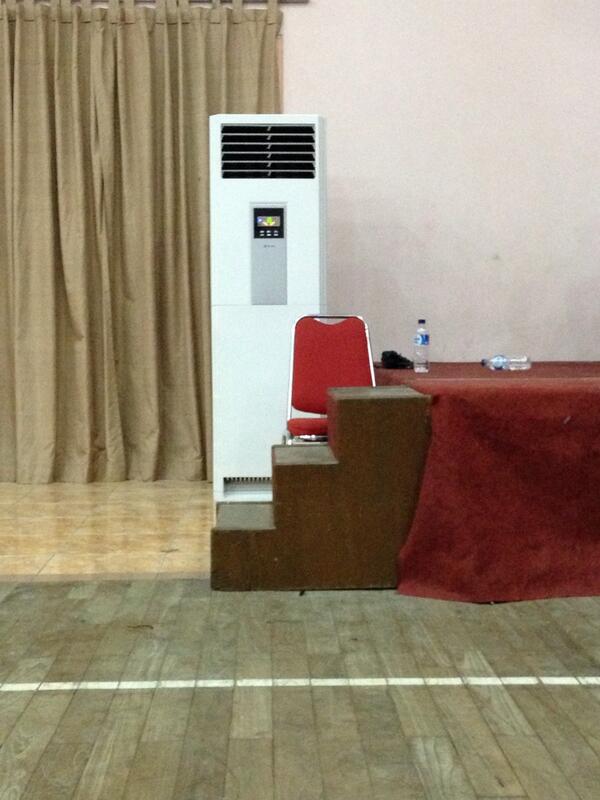 MeliaPrawira's tweet image. duduk manis row #2 depan AC #OkSip @StandUpIndo_BGR #ILLUCINATIBGR