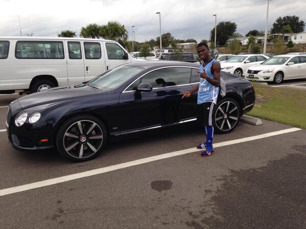 C_Freeman10's tweet image. My new Bentley😍#firstcontract
