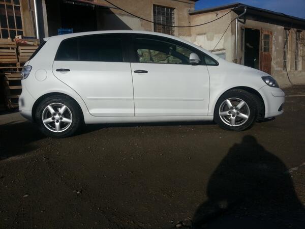 StylingBunker's tweet photo. Golf 5 Plus white pearl http://t.co/khmbQyWQvb