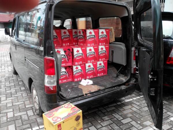 bangrama_'s tweet photo. bagikanlah sebagian hartamu itu kepada anak yatim RT @galihx: rider nye heniboy @pedilbedilan @bangrama_  http://t.co/K81jeNvtG6”
