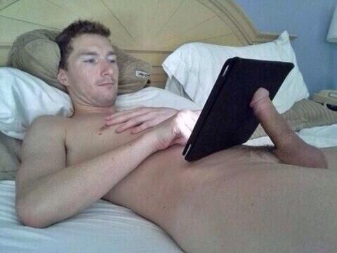 Timpat_'s tweet photo. Just popped in to see @Dan_Gardham his chilling on the iPad today http://t.co/yFS2gG2srj