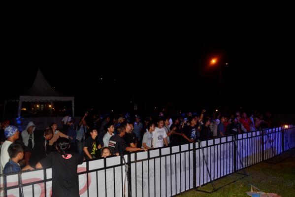 CTMreggae's tweet photo. biar lapangan becek tmen tmen kita tetep jamming seddaaappppp http://t.co/zlJm8NyY3B